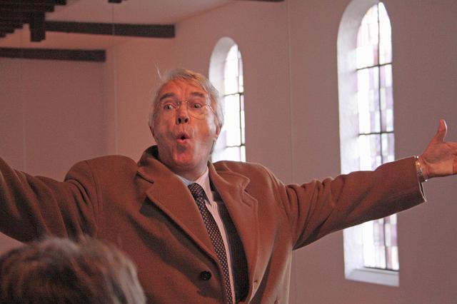 090125patrozinium_meinrad06.jpg - Der Kirchenchor sang u.a.Teile aus der "Kleinen Festmesse" von E.Tittel.Dirigent Wolfgang Beger und an der Orgel...