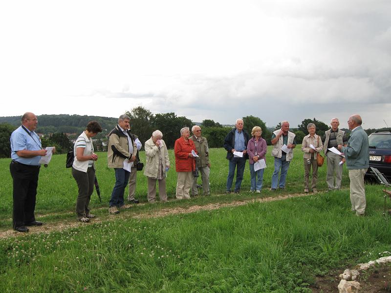 090707danke (05).jpg - und erinnerte mit  > "Gedanken zum Grubbühlkreuz" an Sinn und Ursprung von Feldkreuzen.