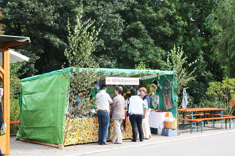 090912kfd_01.jpg - Am Stand der Frauengemeinschaft...